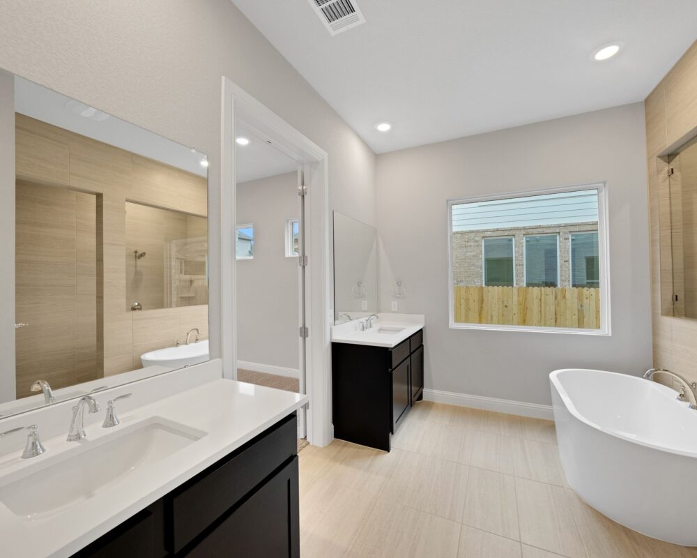 212_Medallion_St_Liberty_Hill_TX_78642_USA-Bathroom-7R50040