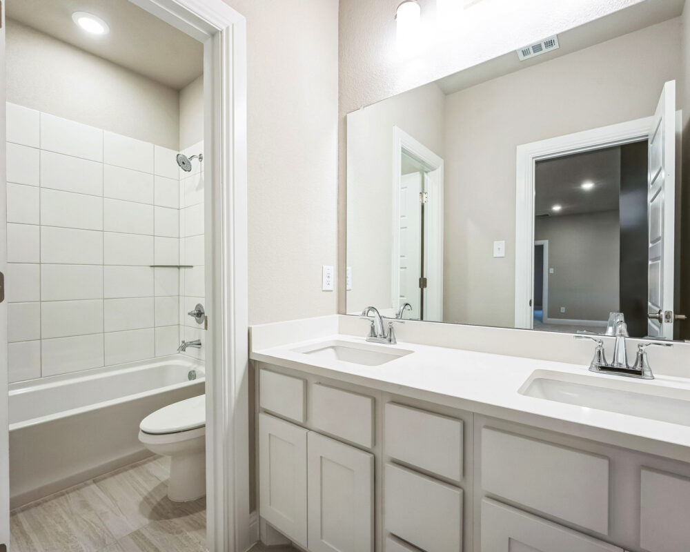 304_Alicia_Ct_Mansfield_TX_76063_USA-Bathroom-ABC00147