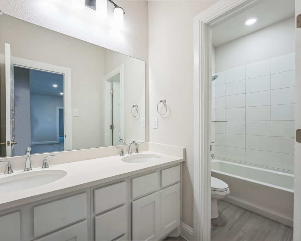 1598_Wintergreen_Ct_Haslet_TX_76052_USA-Bathroom-ABC09585