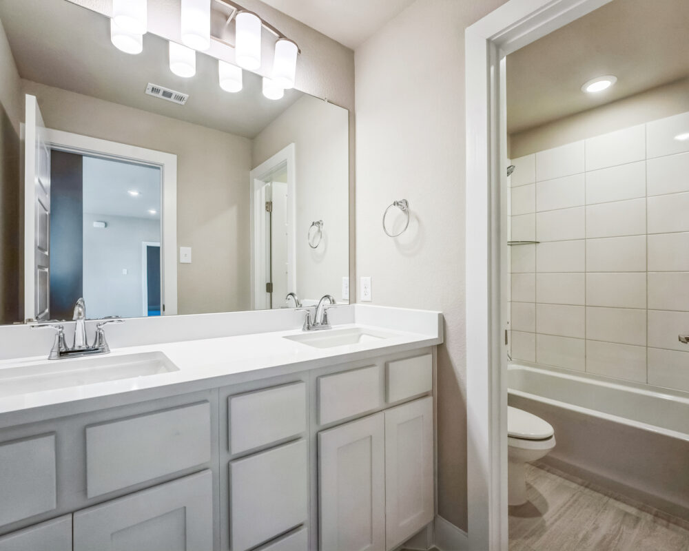 9832_Palermo_Ln_Heath_TX_75126_USA-Bathroom-ABC06694